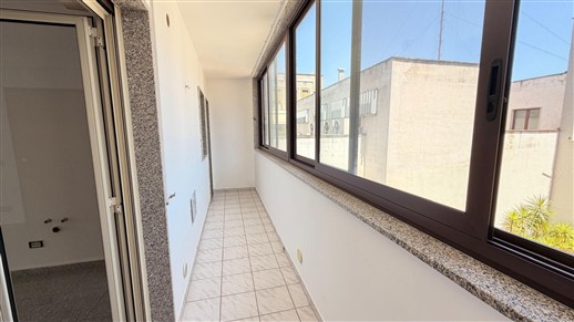 Centrale Appartamento Di 3 Vani & Acc. Buono Stato, Doppia Esposizione e Box.